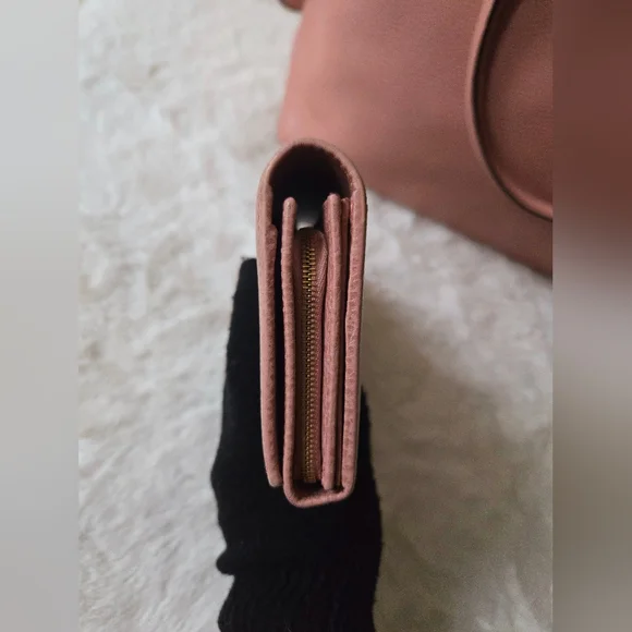 Gucci Dollar Swing Continental Wallet - Picture 5 of 15